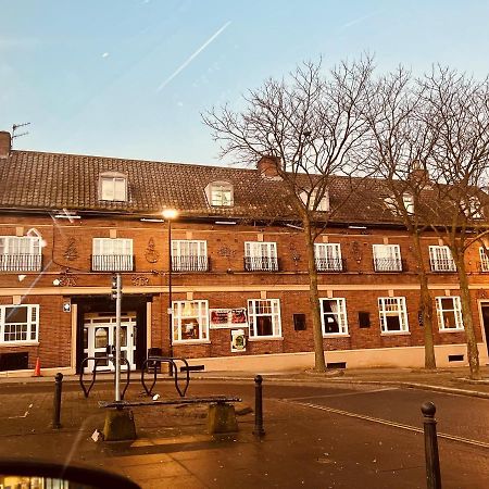 Sneyd Arms Hotel Tunstall Chatterley Экстерьер фото