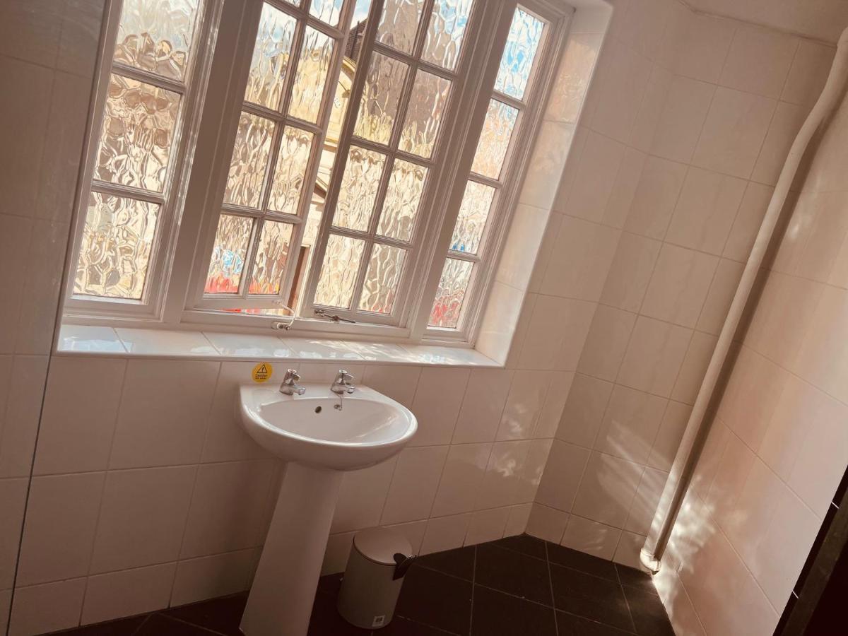 Sneyd Arms Hotel Tunstall Chatterley Экстерьер фото