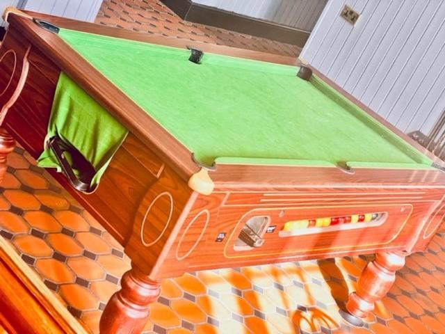 Sneyd Arms Hotel Tunstall Chatterley Экстерьер фото
