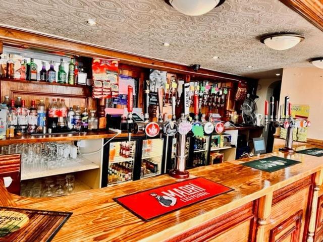 Sneyd Arms Hotel Tunstall Chatterley Экстерьер фото